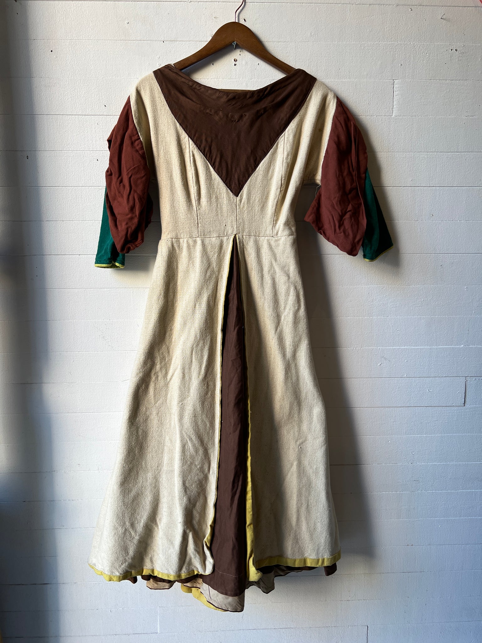 Peasant costume - Stagecraft Studios