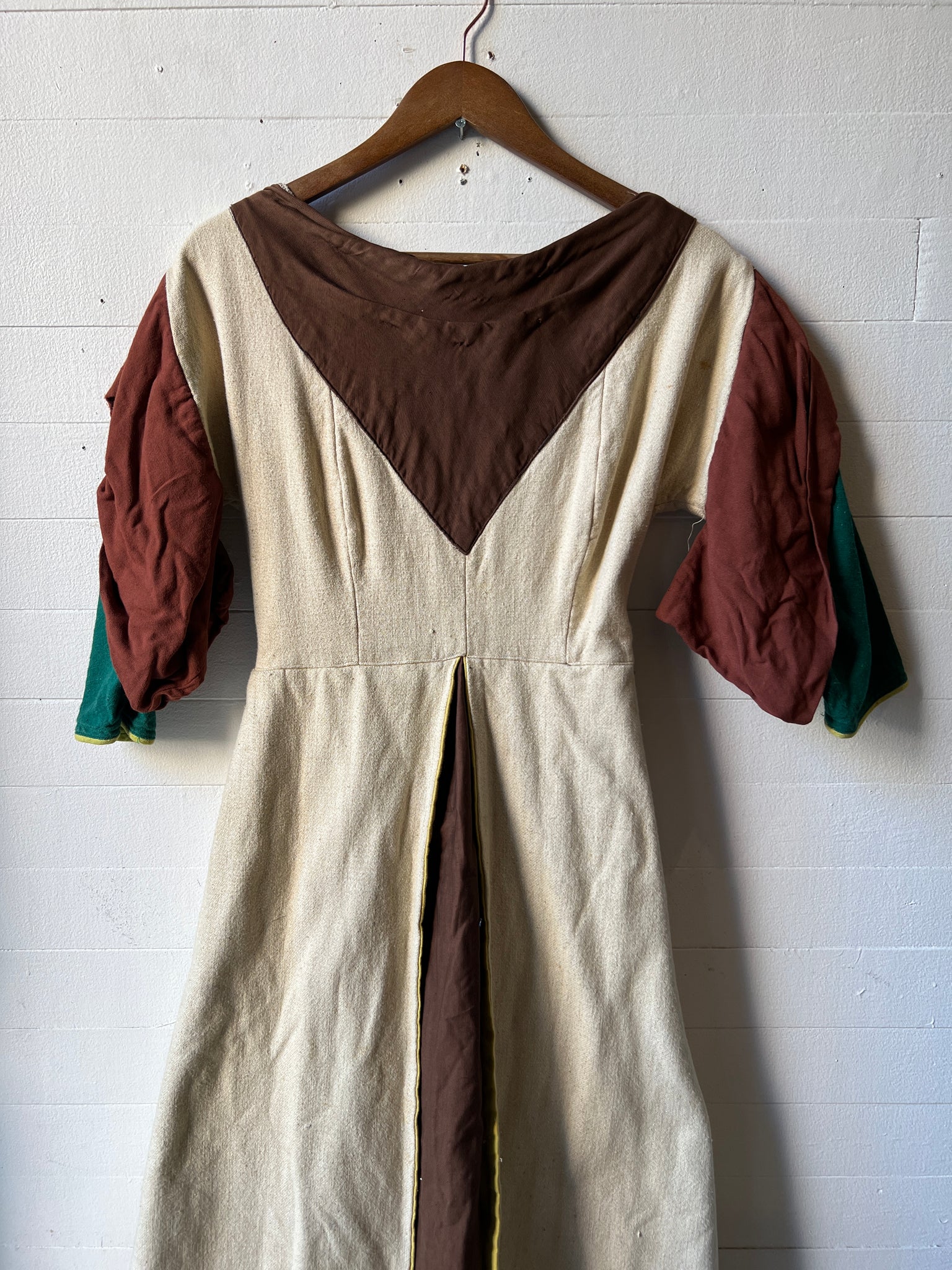 Peasant costume - Stagecraft Studios