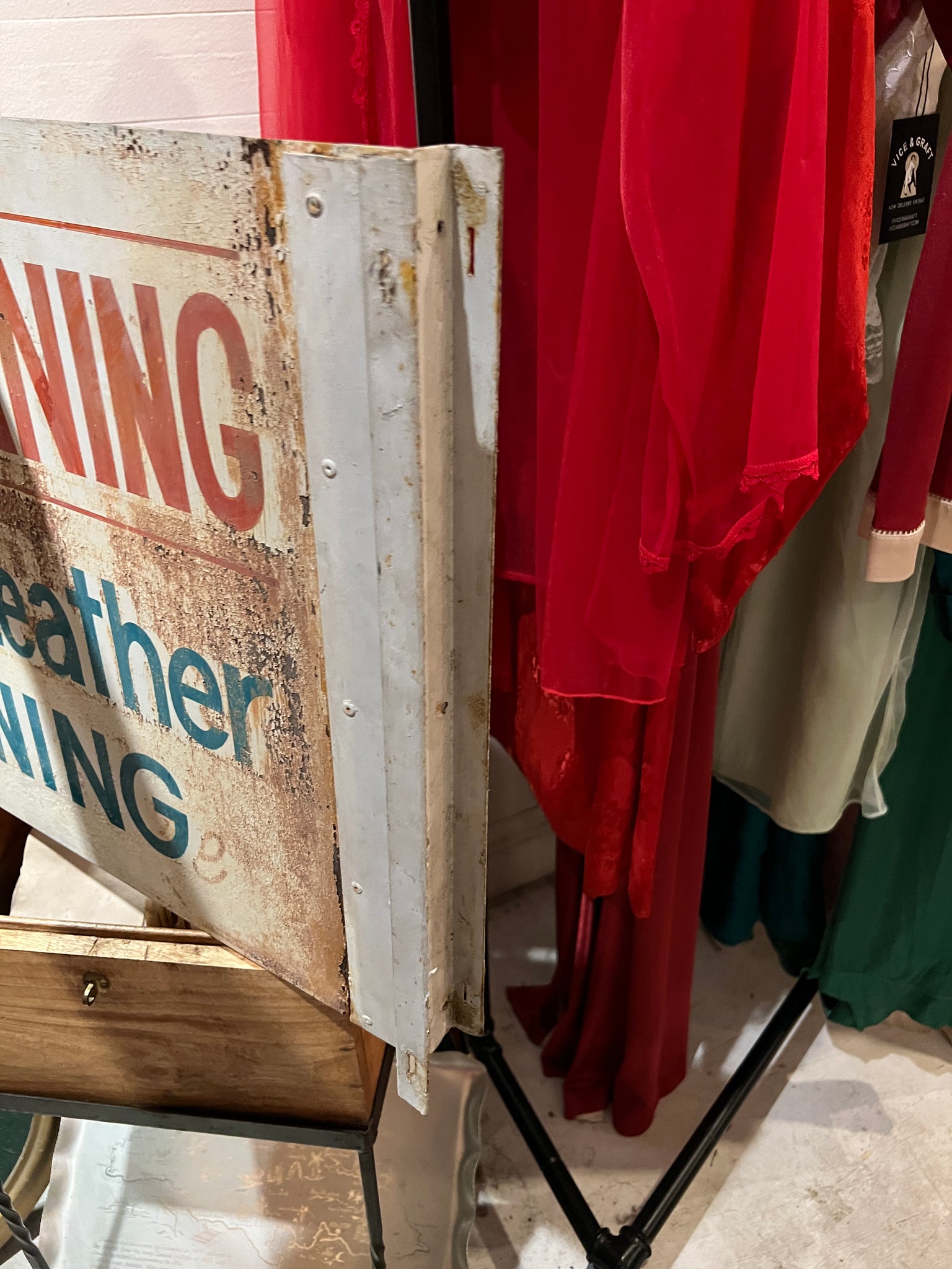 Hand cleaning flange sign