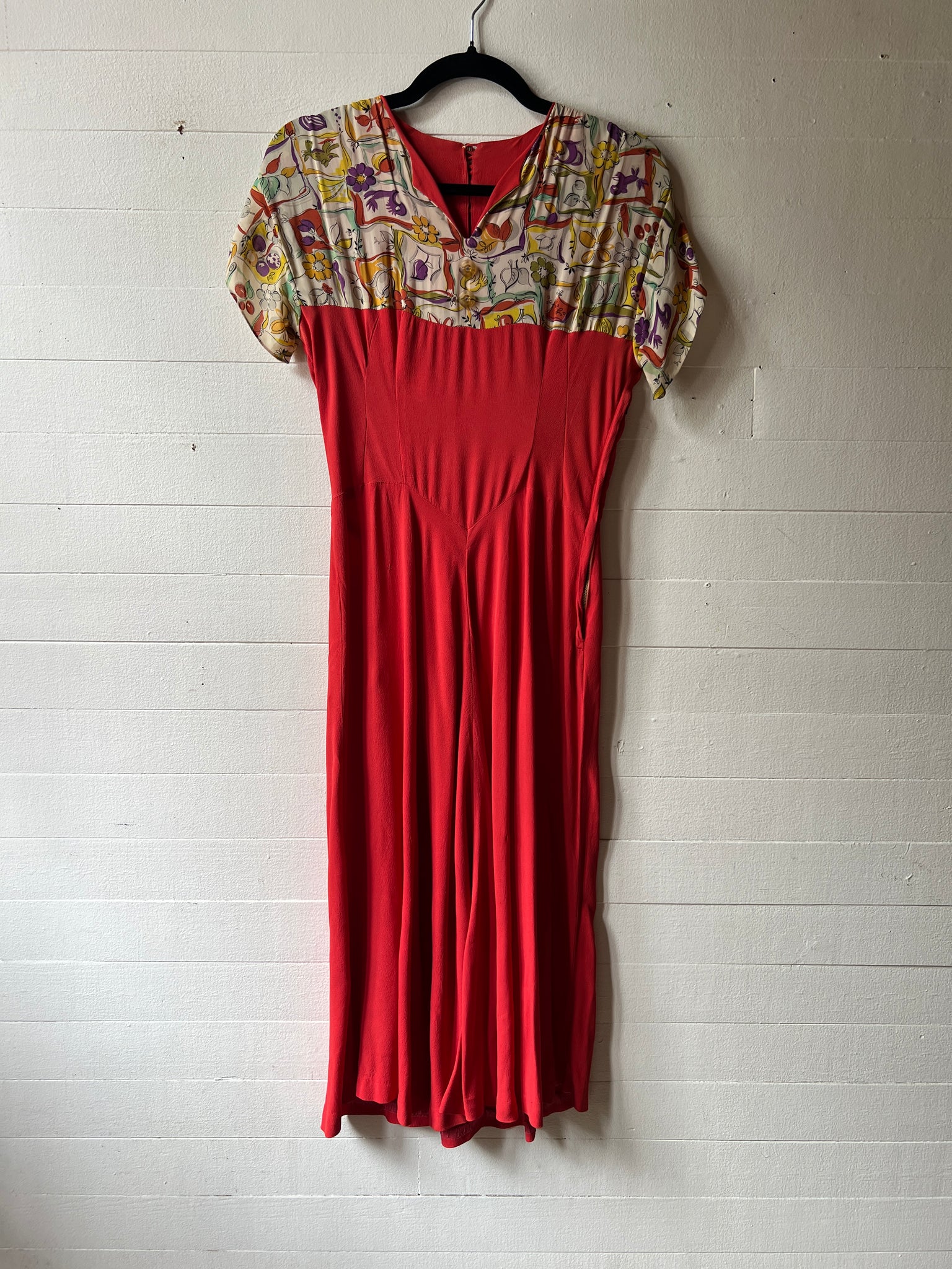 1940s Red Pattern