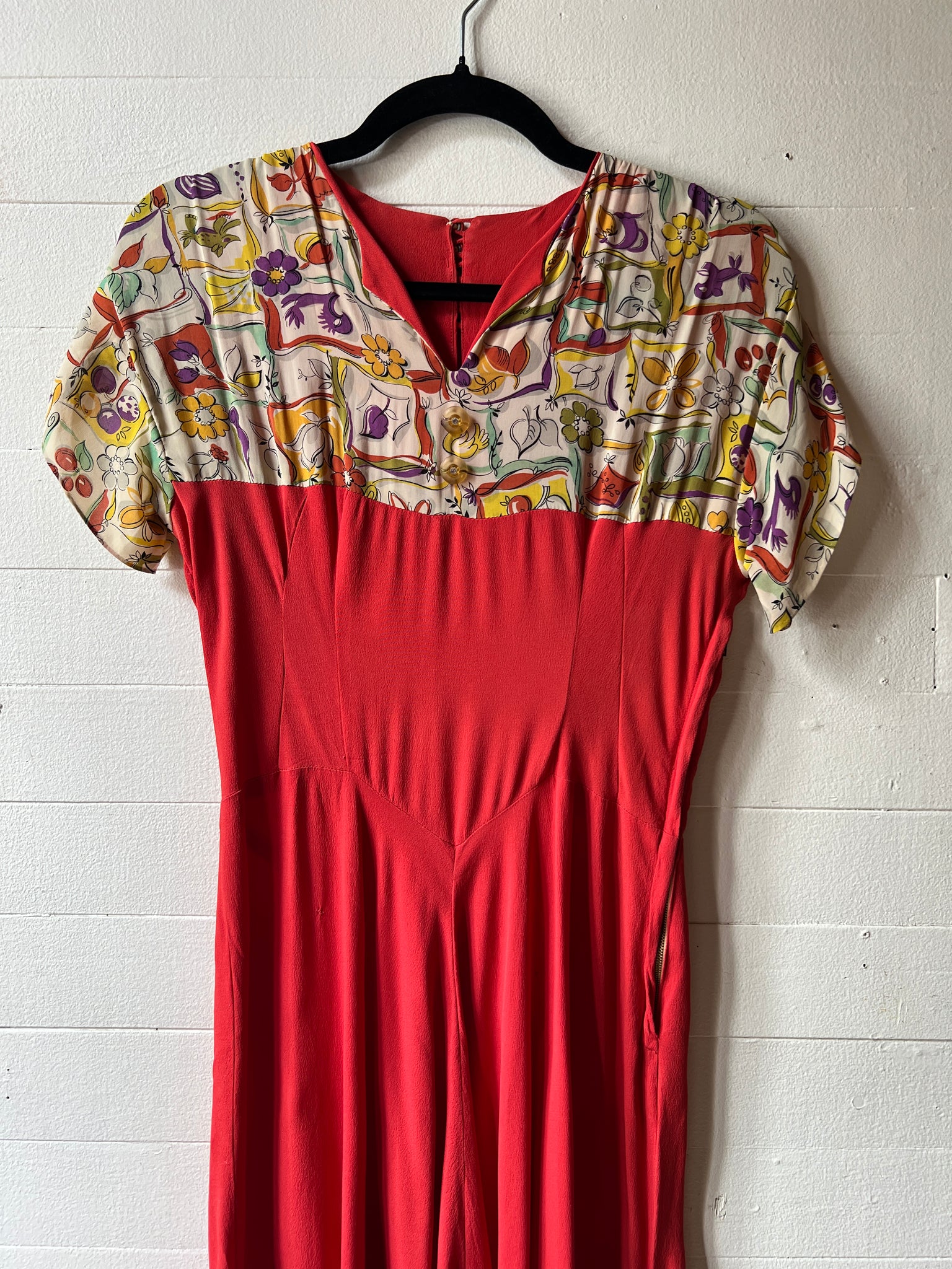 1940s Red Pattern