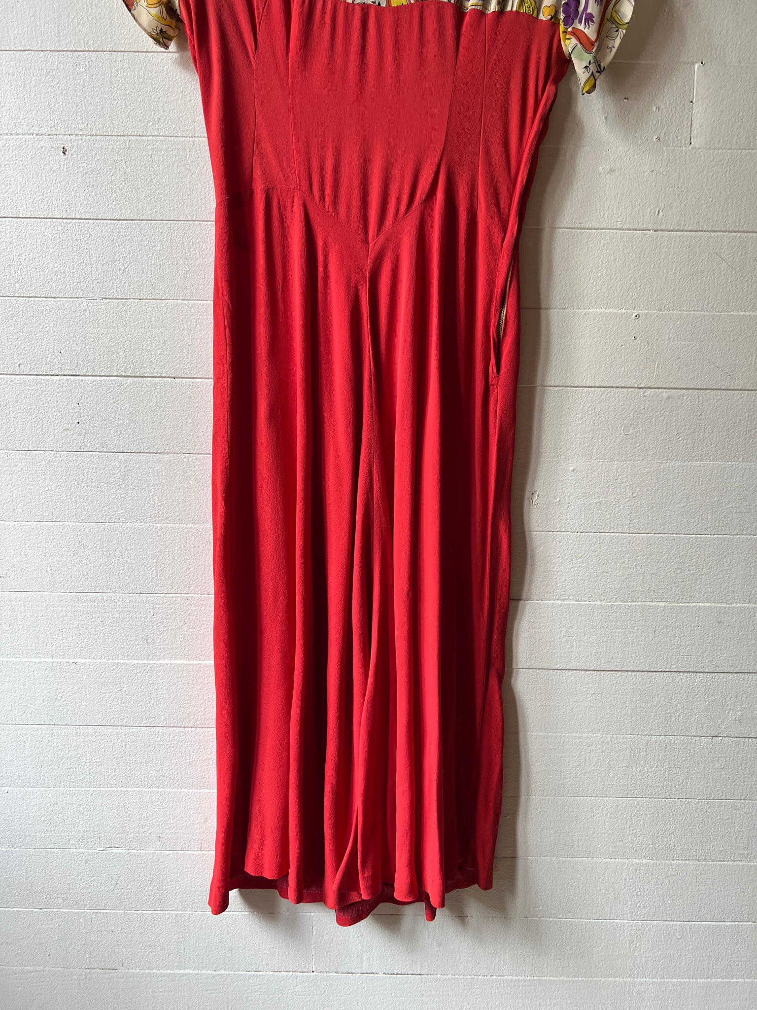 1940s Red Pattern