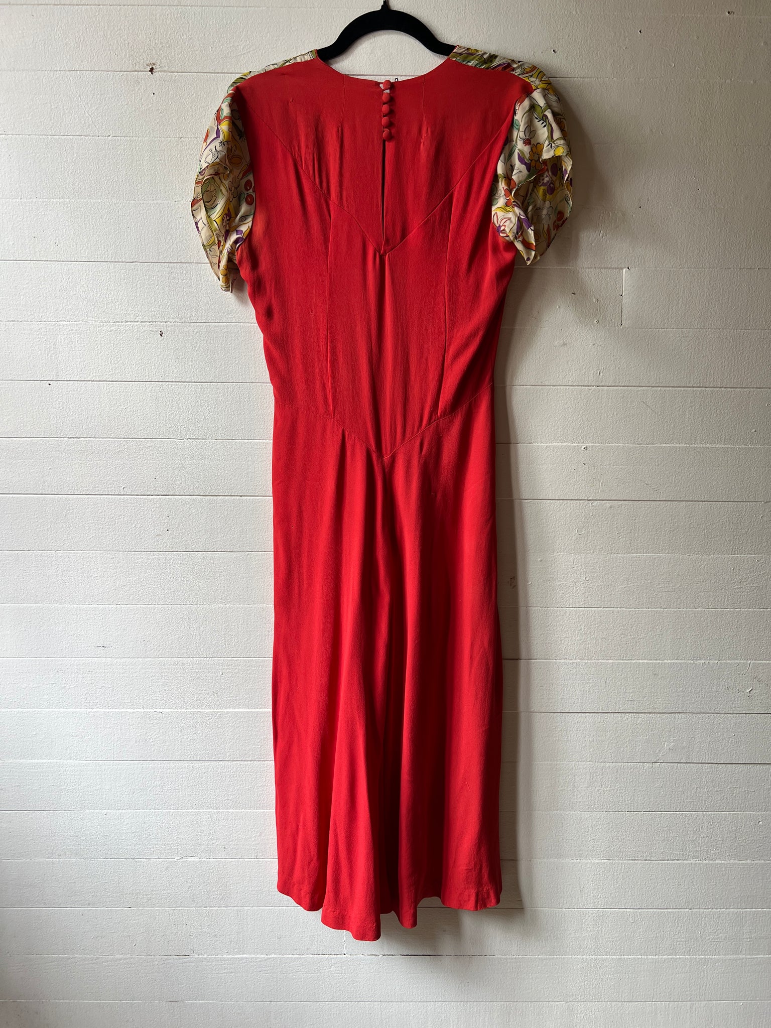 1940s Red Pattern