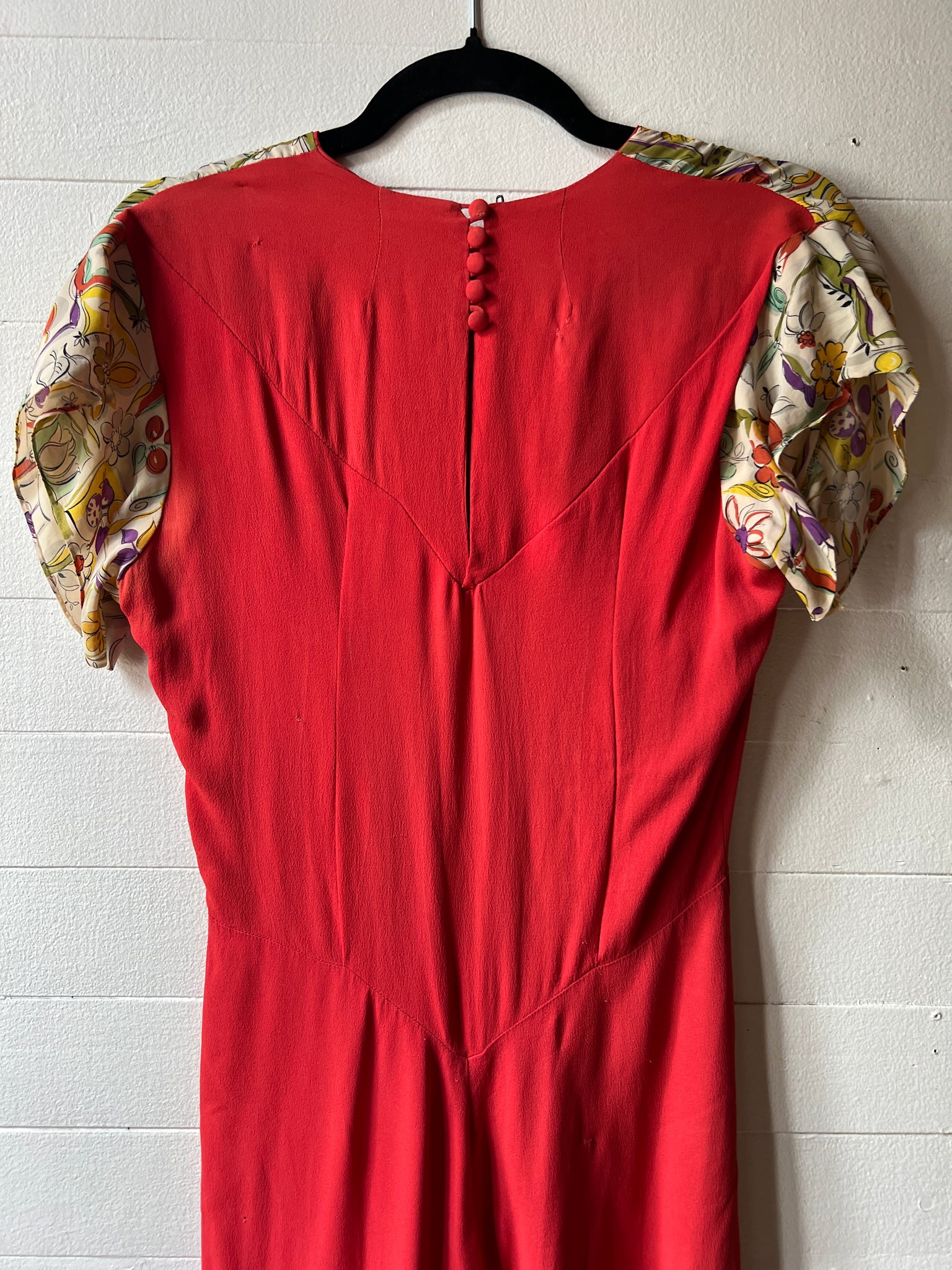1940s Red Pattern